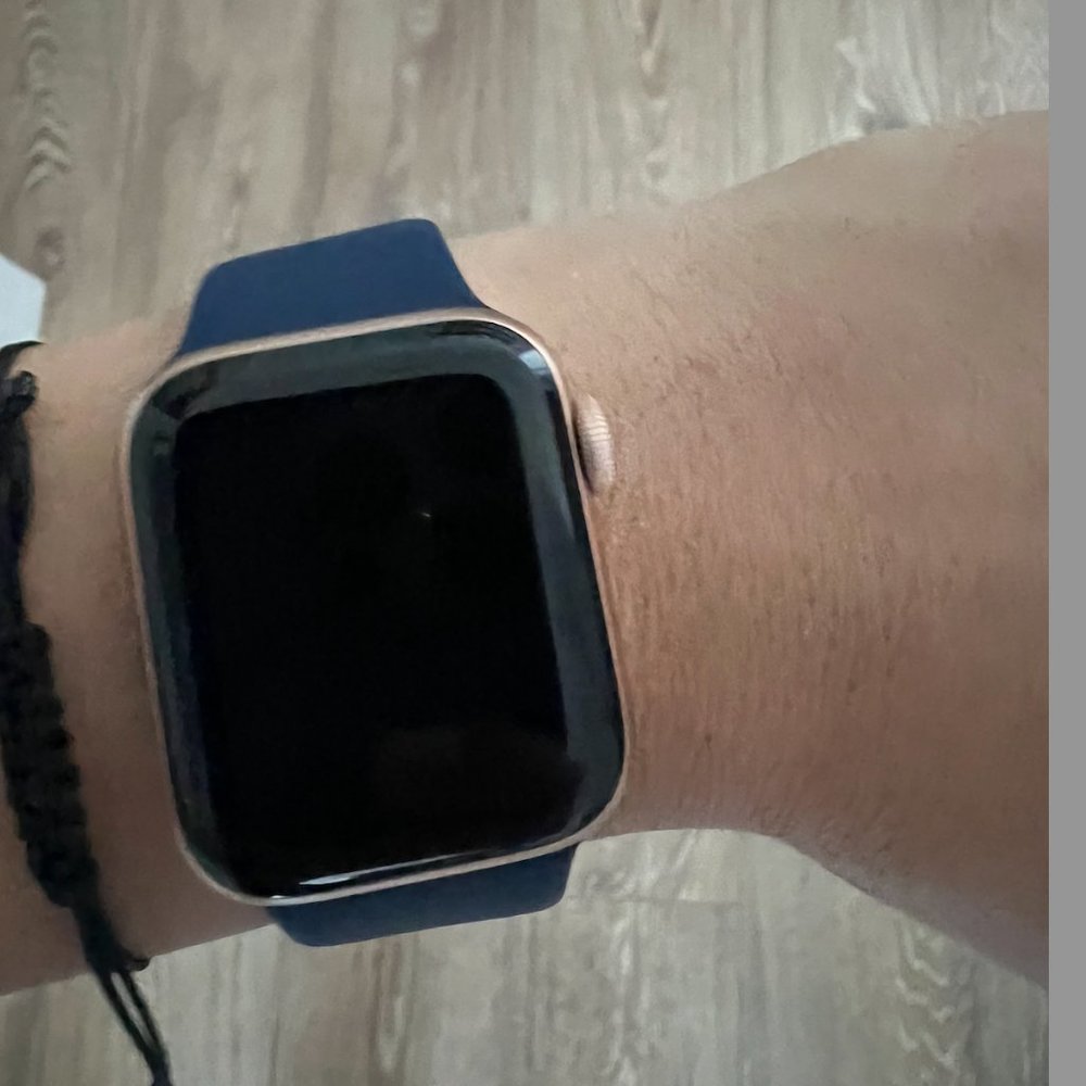 Apple Watch 6 in Rose Gold